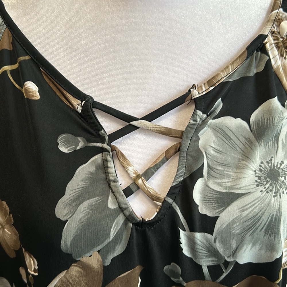 [Espresso] Navy/Tan Floral Blouse - Size Medium - Picture 3 of 4